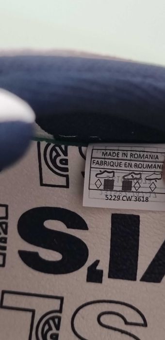 Levi's Mullet 2.0, Tenisi Josi