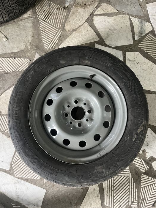 Диск новый, с резиной на запаску. Все что на фото одиночки