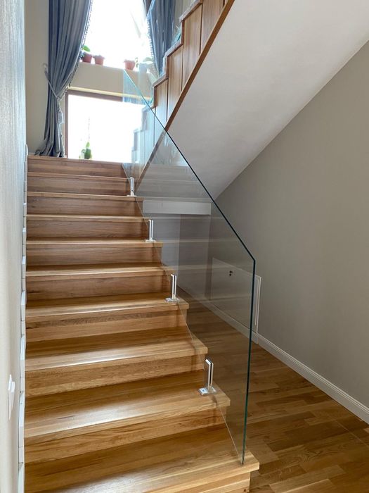 Balustrade din sticlă securizată – calitate premium, livrare rapidă!
