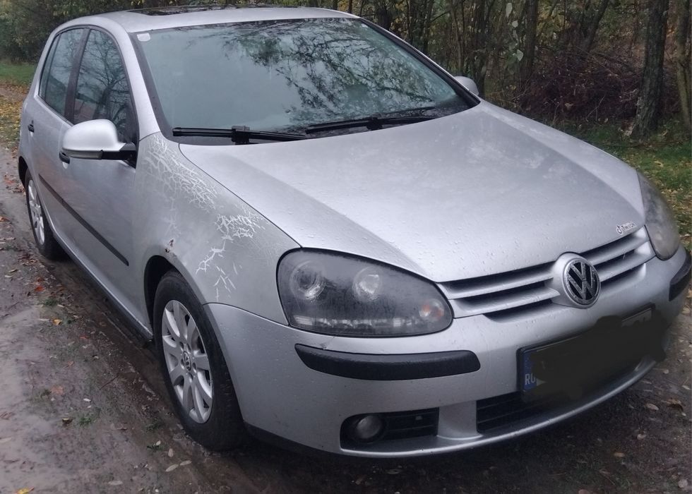 Se vinde GOLF 5 140 cai