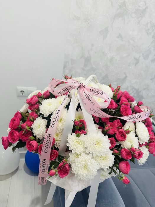 Продаю букет цветов в корзине