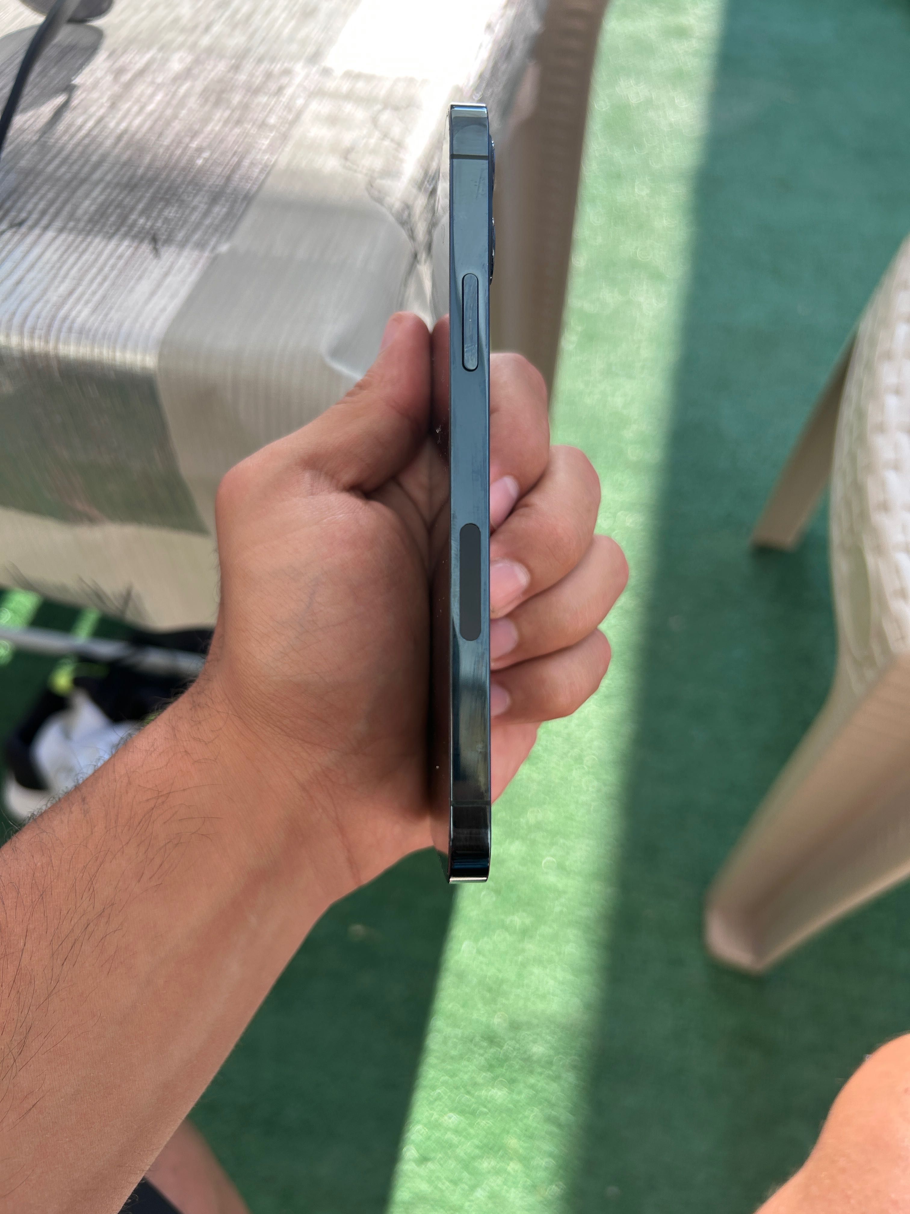 iPhone 12 pro pacific blue