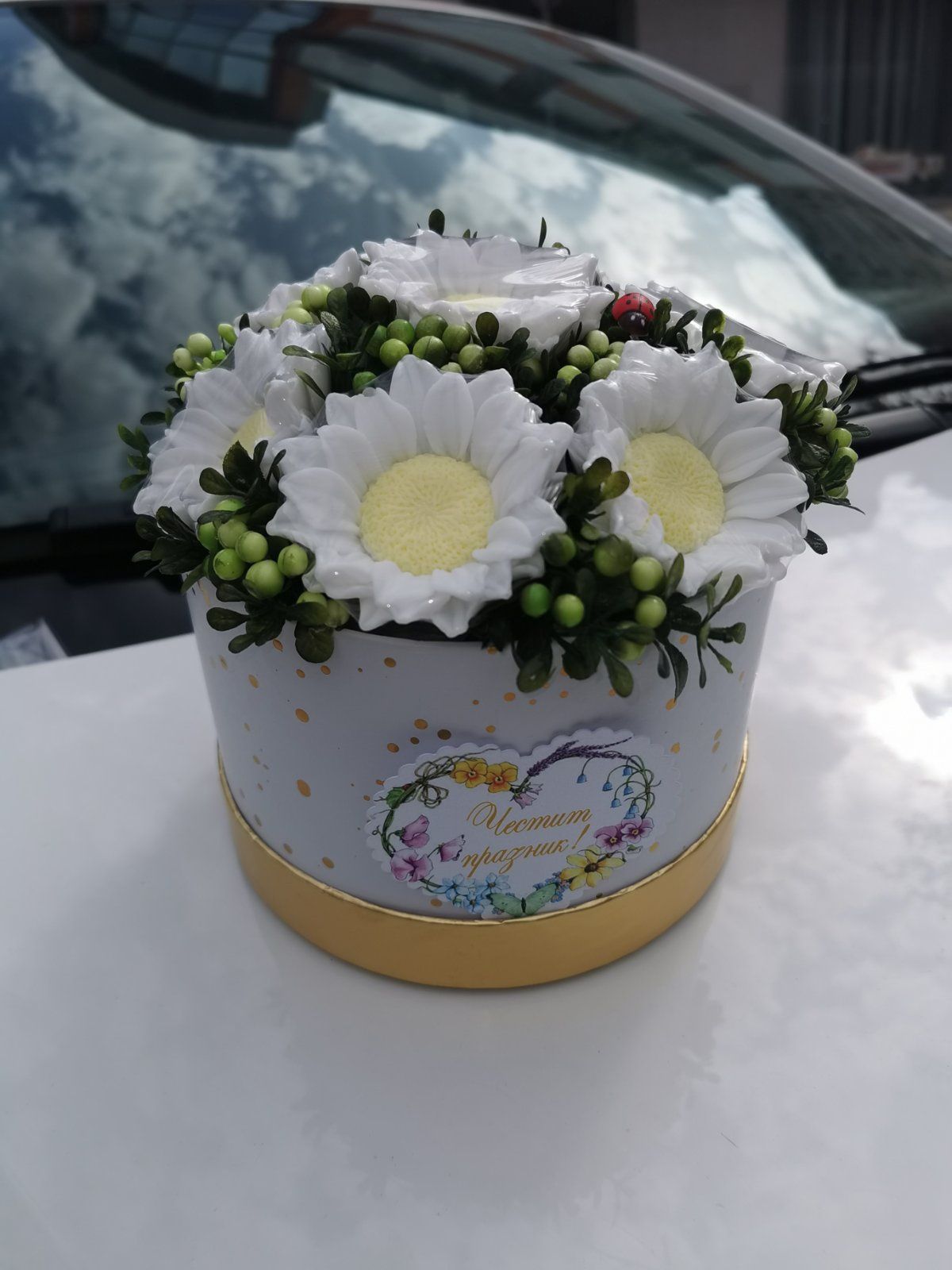 Вечен букет от ароматни цветя от глицеринов сапун