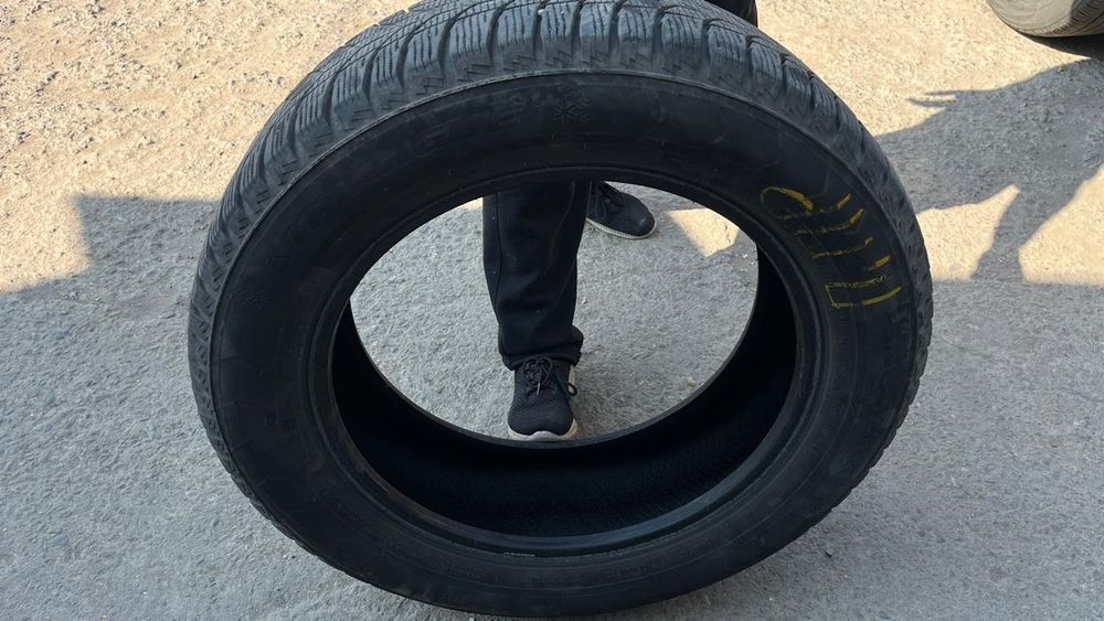 Комплект резины 225/65/R18 отличное состояние