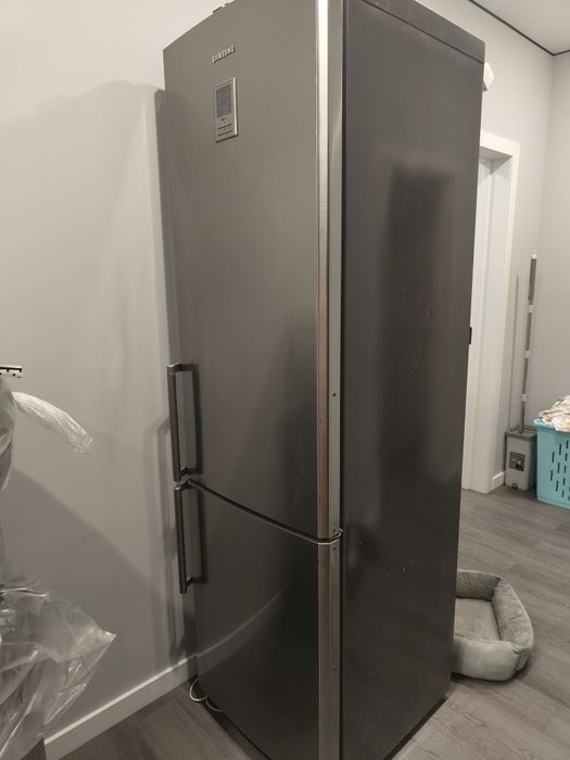 Холодильник, требует ремонта