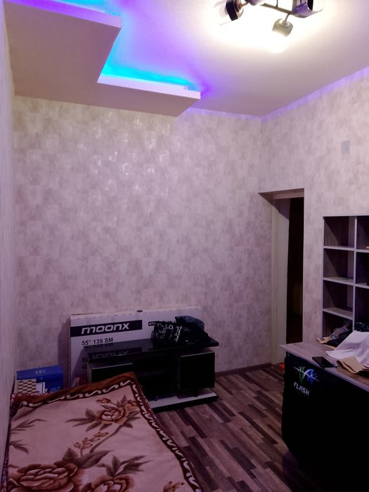 Квартира сотилади 3 хонали 4 этаж. Етти гузал