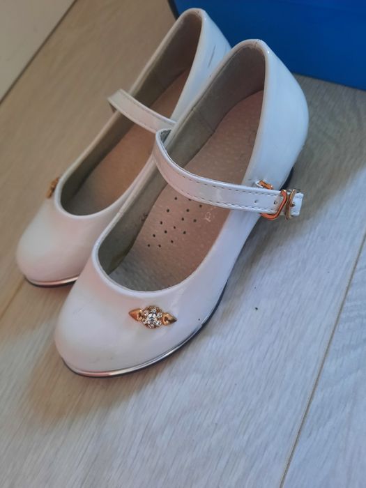 Сандали новые 25р.