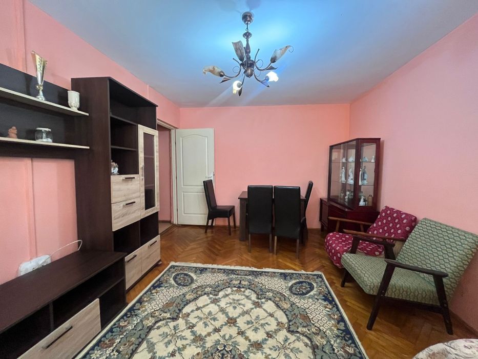 Vând apartament două camere centru