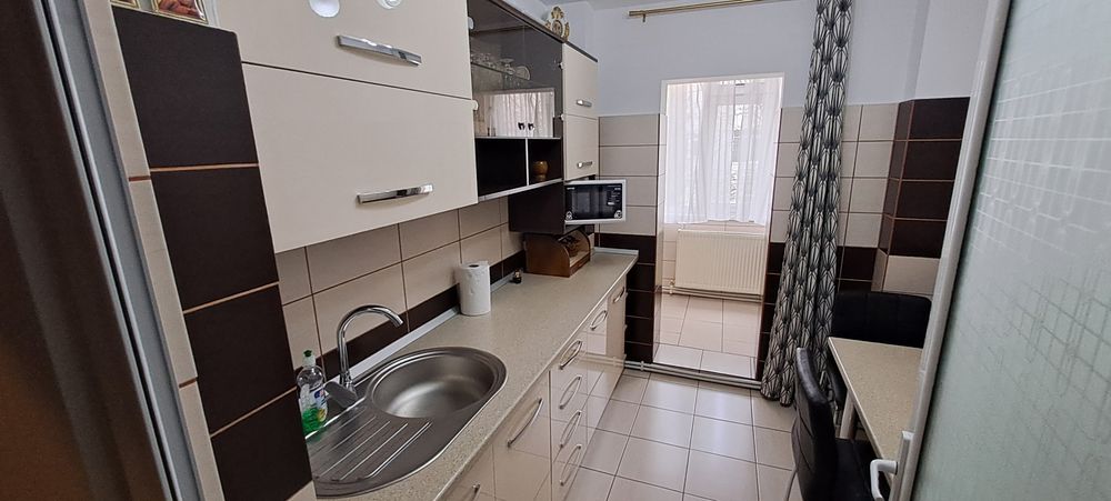 Inchiriez apartament 2 cam decomandat Micro 17