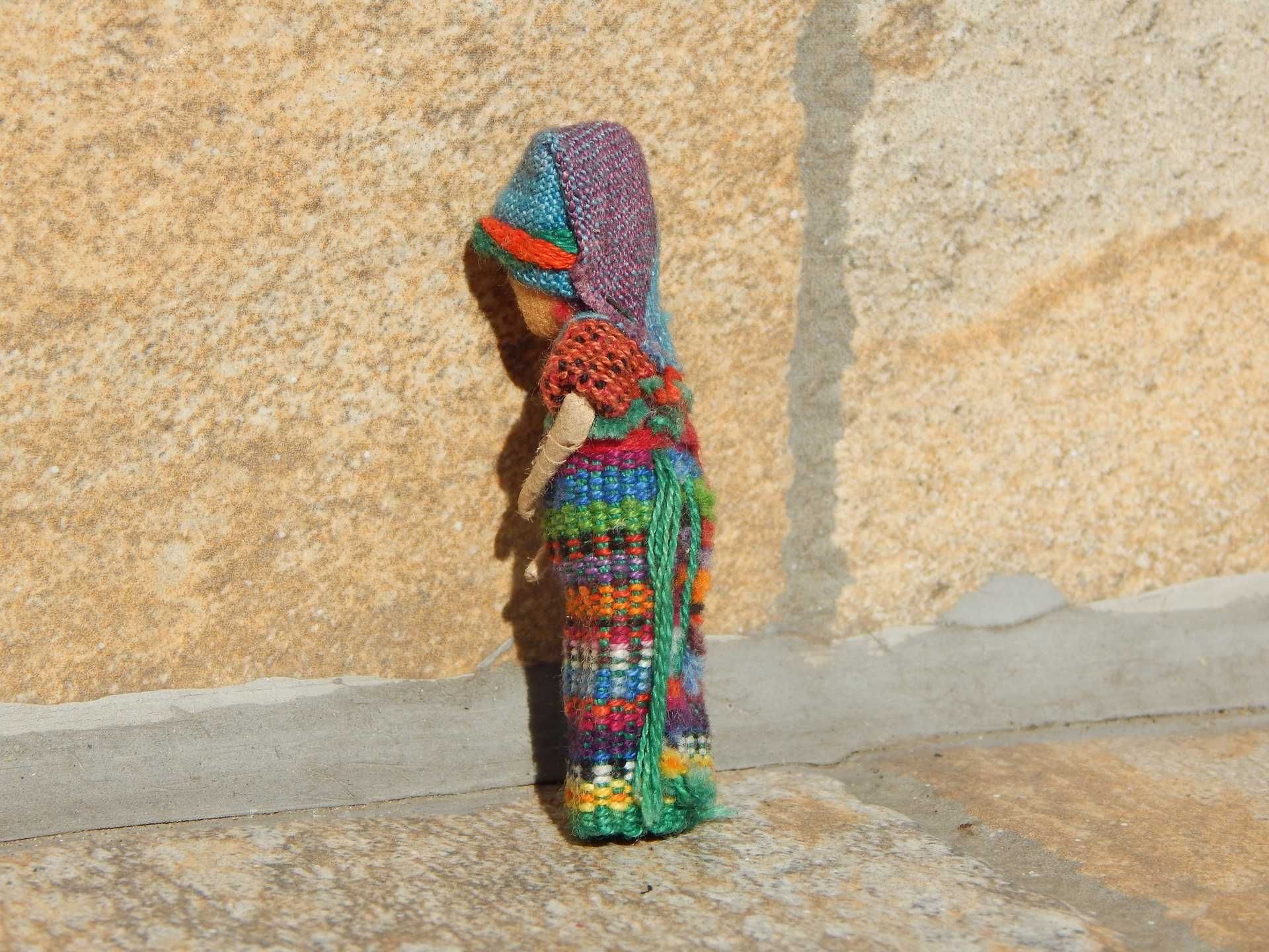Figurina papusa textila in costum traditional