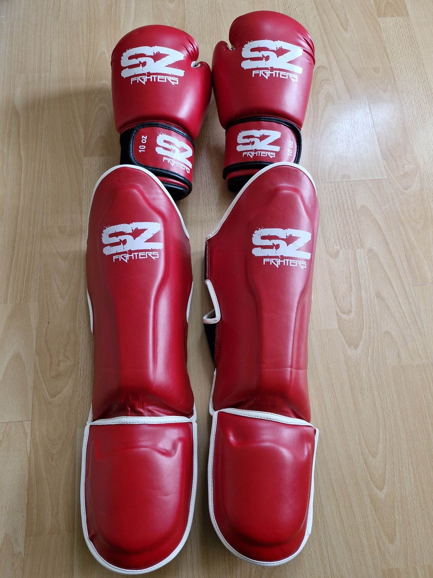 SZ fighters Боксови ръкавици 10 oz / Протектори за крака.