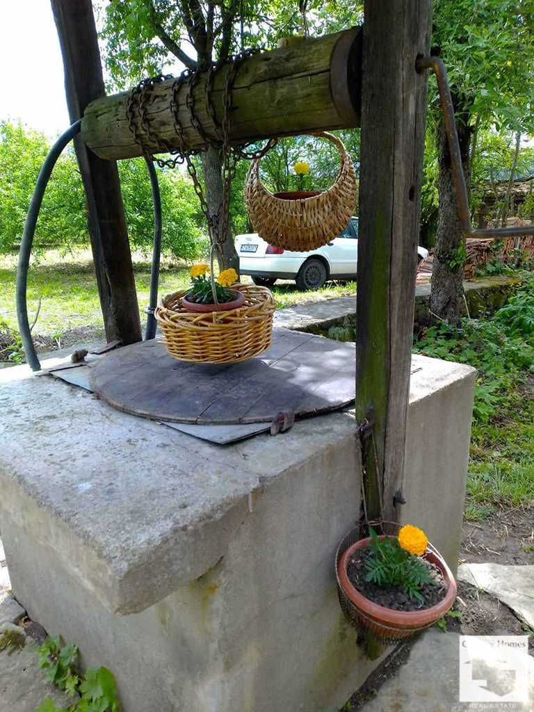 125182 Възрожденска къща с 3 спални и кладенец  в с. Средни Колиби