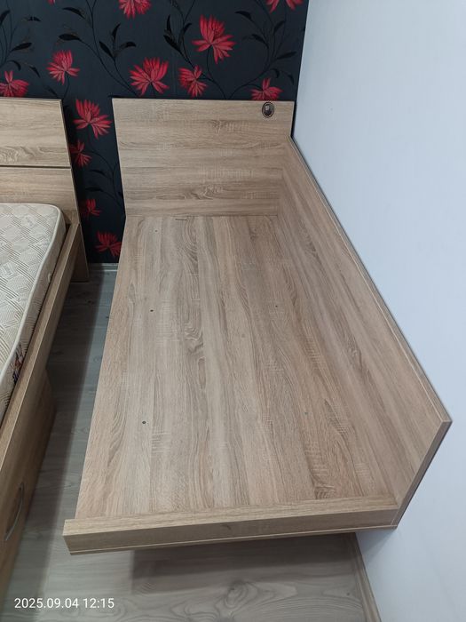 Vând pat copii cu spătar și laterală