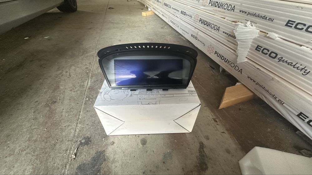 Продавам оригинална голяма навигация свалена от BMW E91