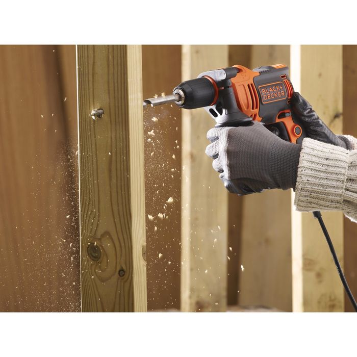 Bormasina masina de gaurit/insurubat, cu percutie,Black+Decker BEH710K