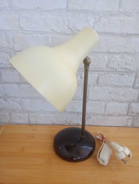 Стара лампа настолна