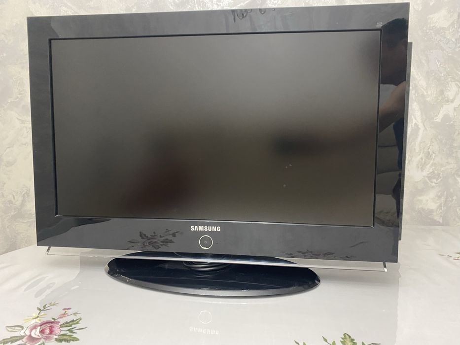 Телевизор Samsung в хорошем состоянии