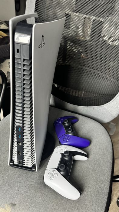 Consola PS5 825 GB doua manete digital edition slim