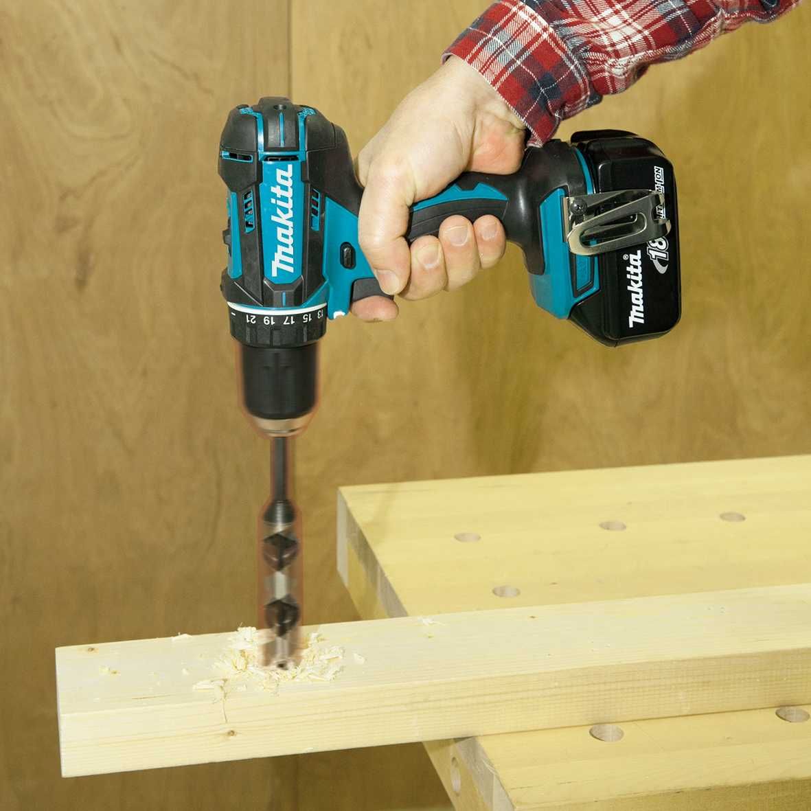 Акумулаторен винтоверт Makita DDF482Z, 62Nm, 18V,сак и Батерия BL1830B