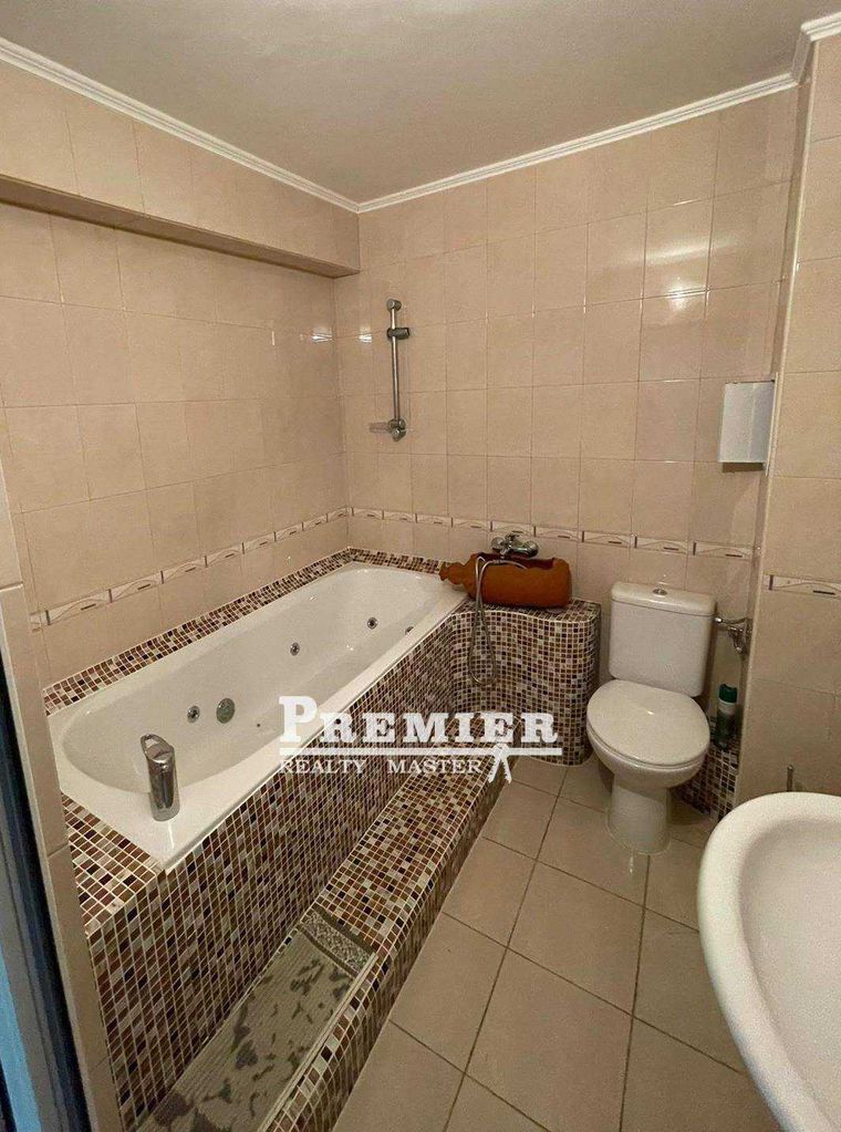 Продава се Къща в с. Лъка, Област Бургас - 550 кв.м за 764 €/кв.м - Снимка #6