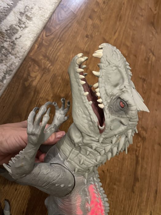 Vand dinozaur Indominus Rex Mattel