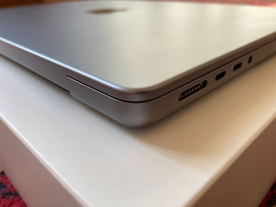 Apple MacBook 14 M1 Pro LL/A Очень идеальный Состояние