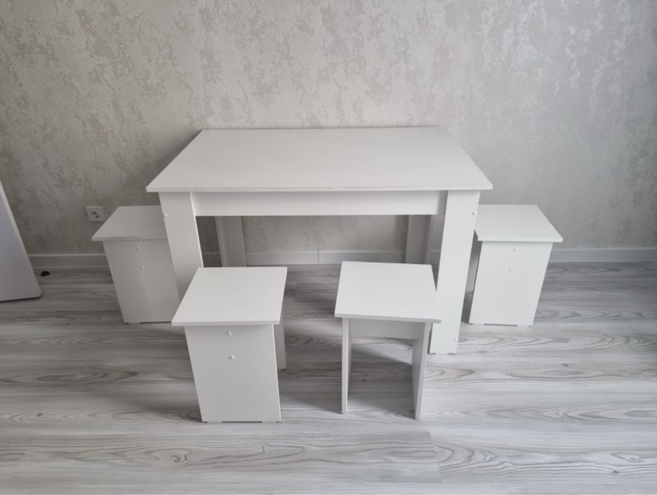Комплект для кухни стол+ 4табурета