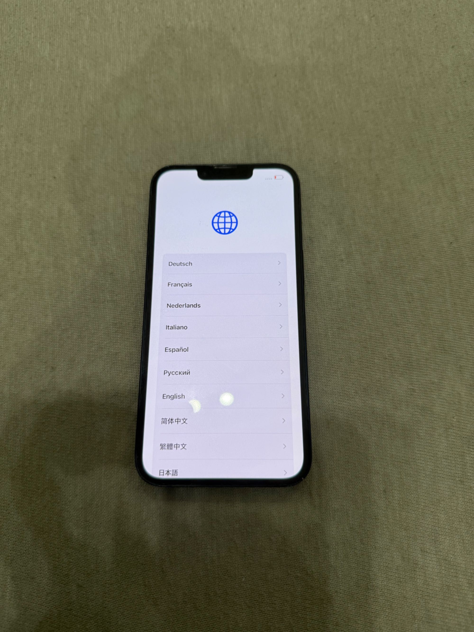Продавам IPhone 13
