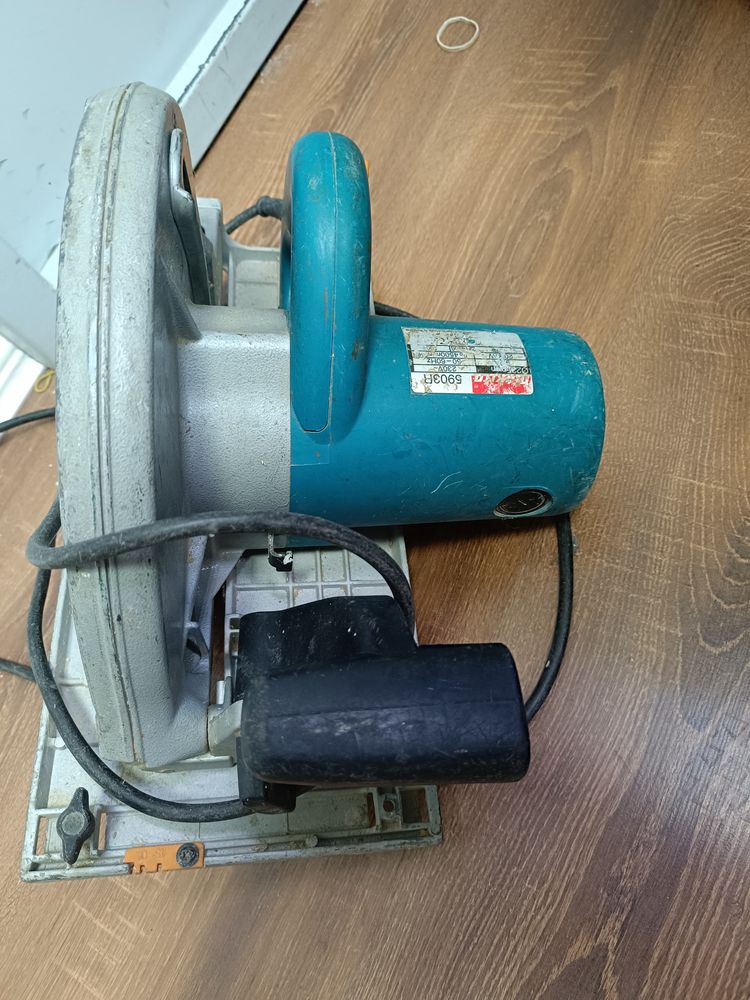 Circular Makita 5903R
