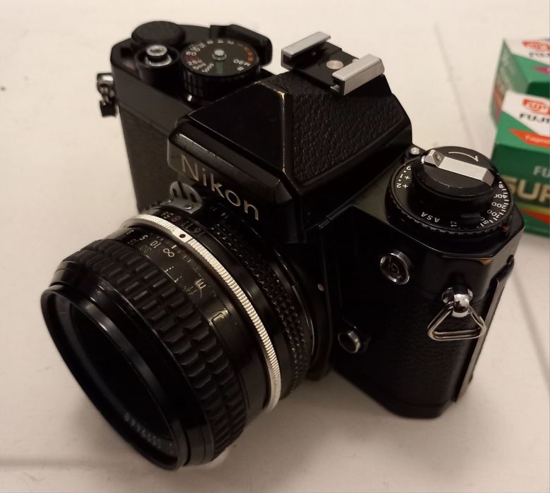 Aparat foto film Nikon FE + Nikkor 50mm f/2