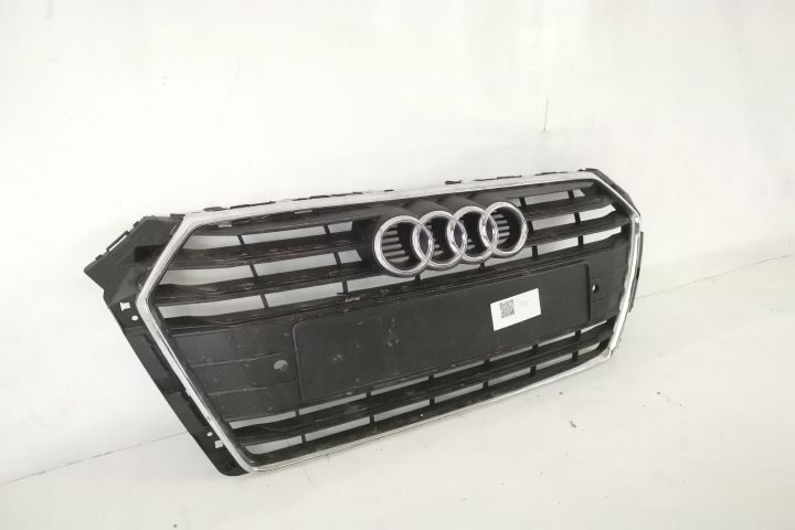 Ауди А4 Б9 / Audi A4 B9 Оригинална централна решетка на радиатора със