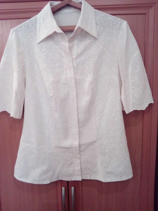 Летний женский белый брючный костюм