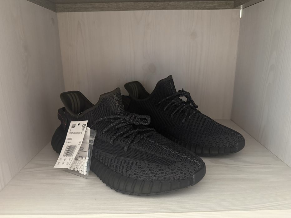 Yeezy 350 V2 и Yeezy Slide