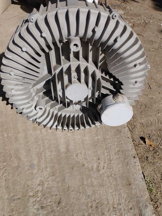 Vând pompă de apă cu motor electric trifazat, 2.2 Kw, 2860 RPM