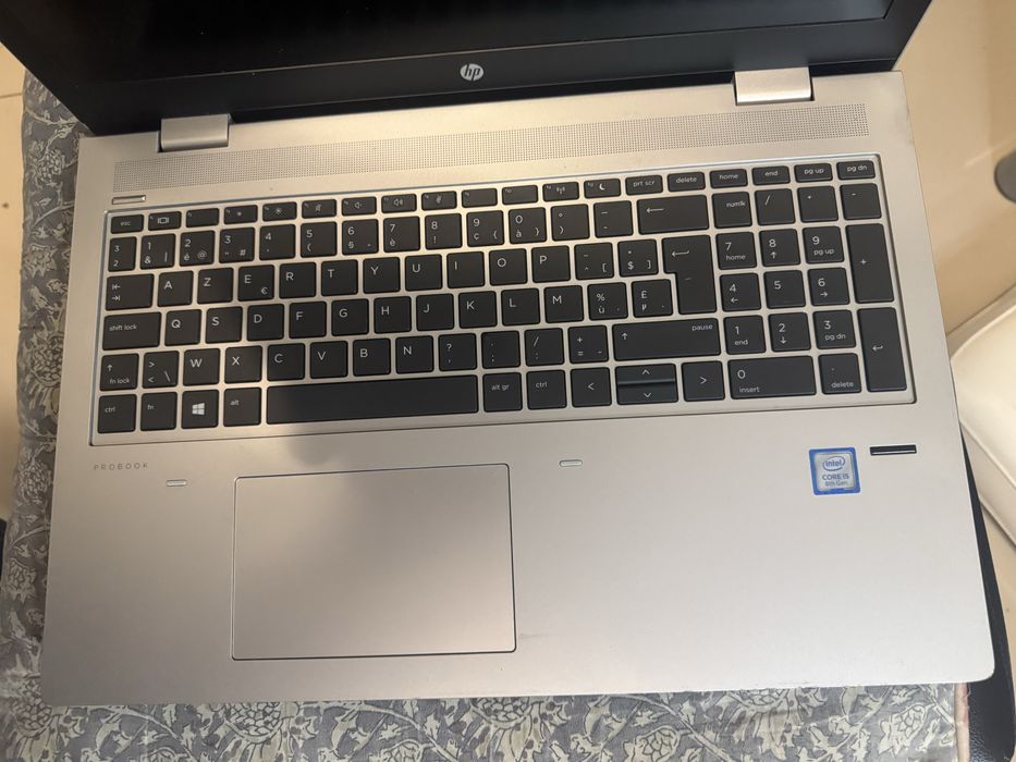 Laptop HP PROBOOK Generatia 8 nu stiu mimic de el nu e spart sau ceva