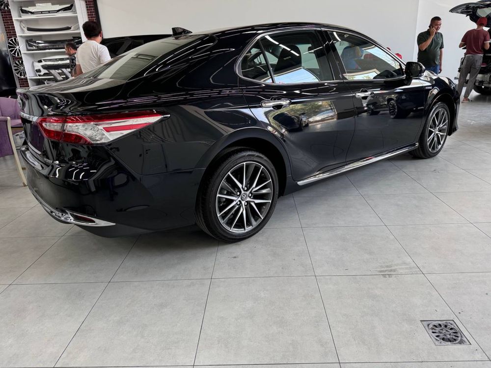 Toyota Camry hybrid full