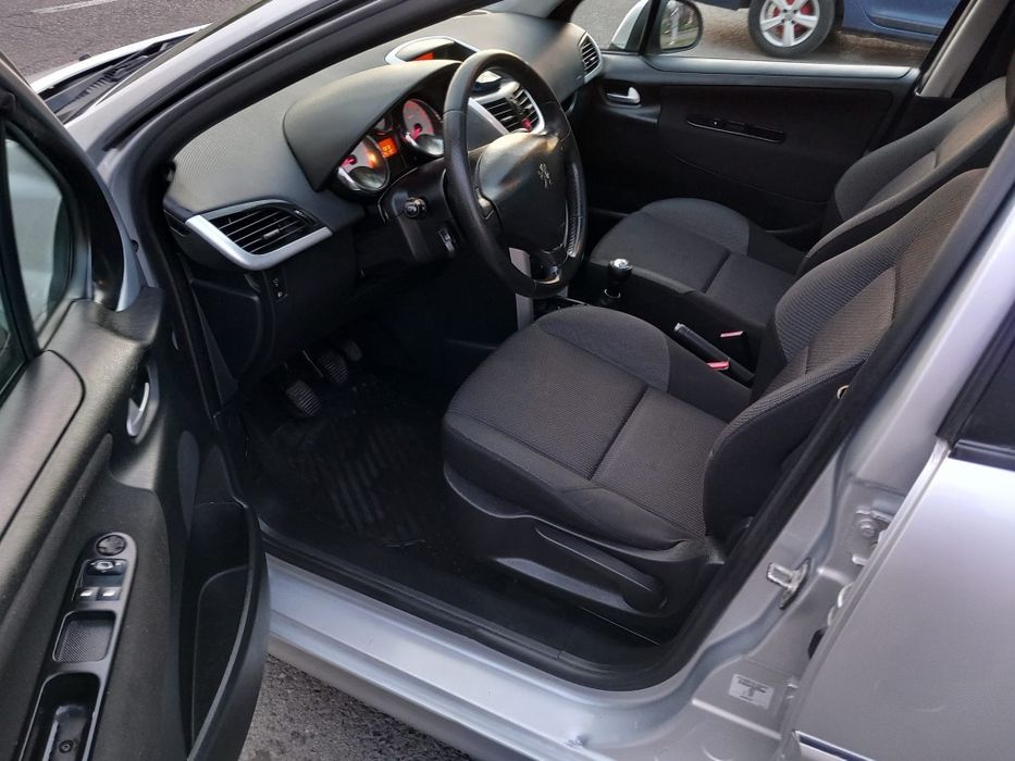 Peugeot 207,1,4Benzină,Euro 5,Impecabilă / 09-2011 / Clima * Panoramic