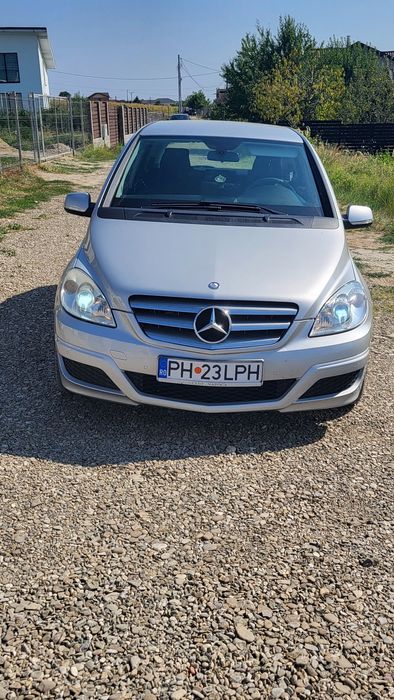 Mercedes-Benz b180