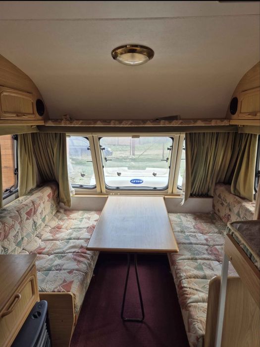 Vând sau schimb cu mașina rulotă Bailey Ranger 4 persoane