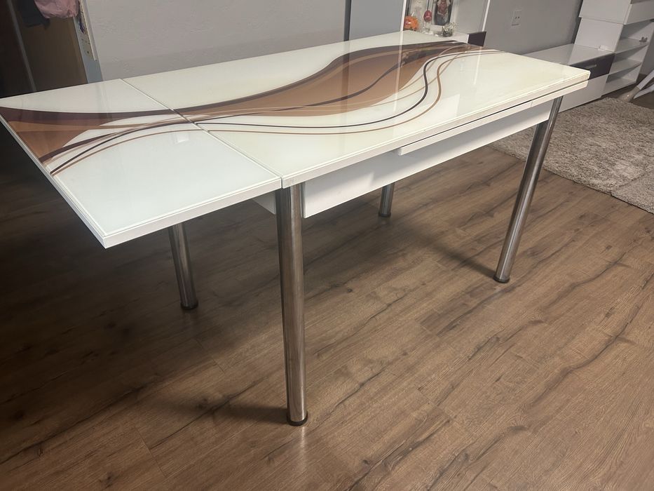 Трапезна маса - разтегателна