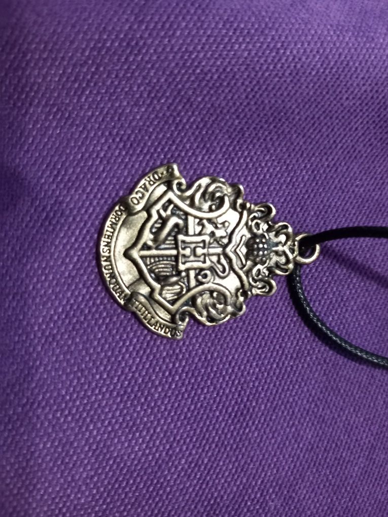 Медальон Хогуартс от Хари Потър нов