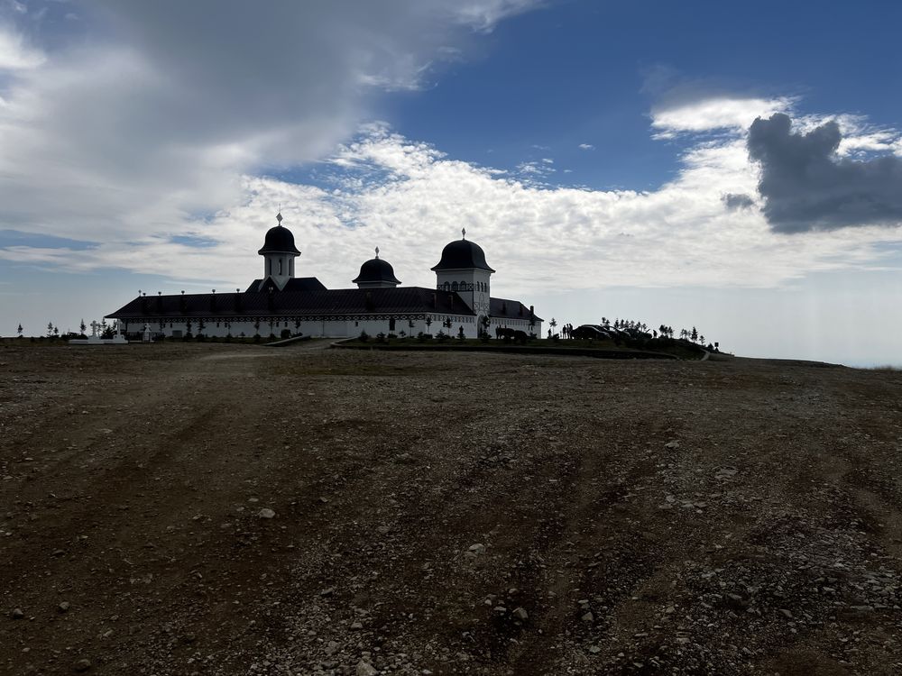 Teren 1000 mp la Varful Roman langa Manastire