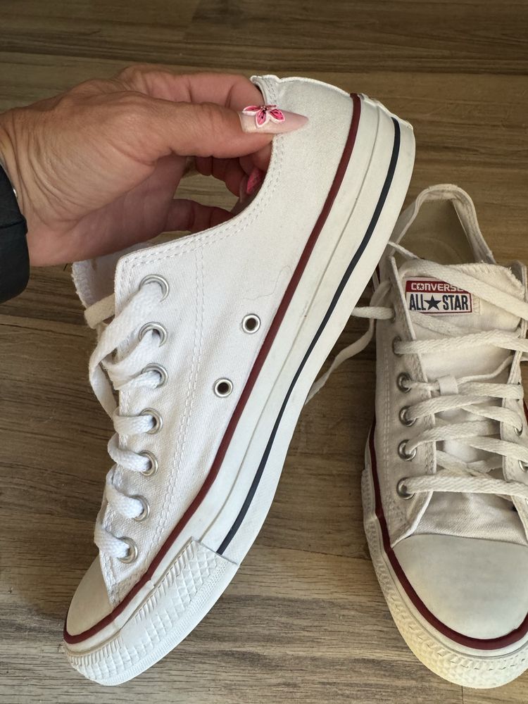 Оригинални бели кецове кецове Converse ! 45 н