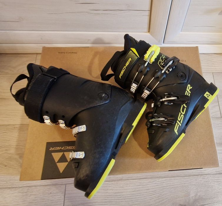 CLapari Fischer RC4 60 JR
Marimea 34 (21.5)