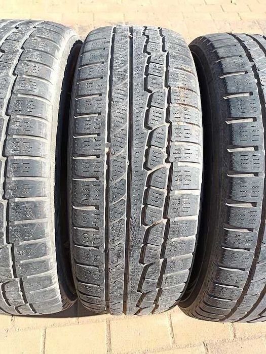 Шины 225/70 R16 - "Nokian WR" (Россия), всесезонные.