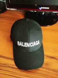 Продаю бейсболку Balenciaga