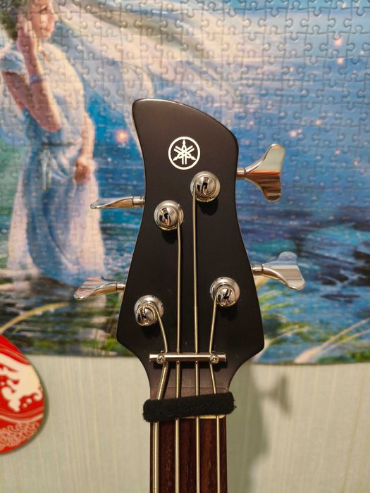 Yamaha trbx 174 + Hipshot kickass + DiMarzio DP126 + Dunlop straplocks