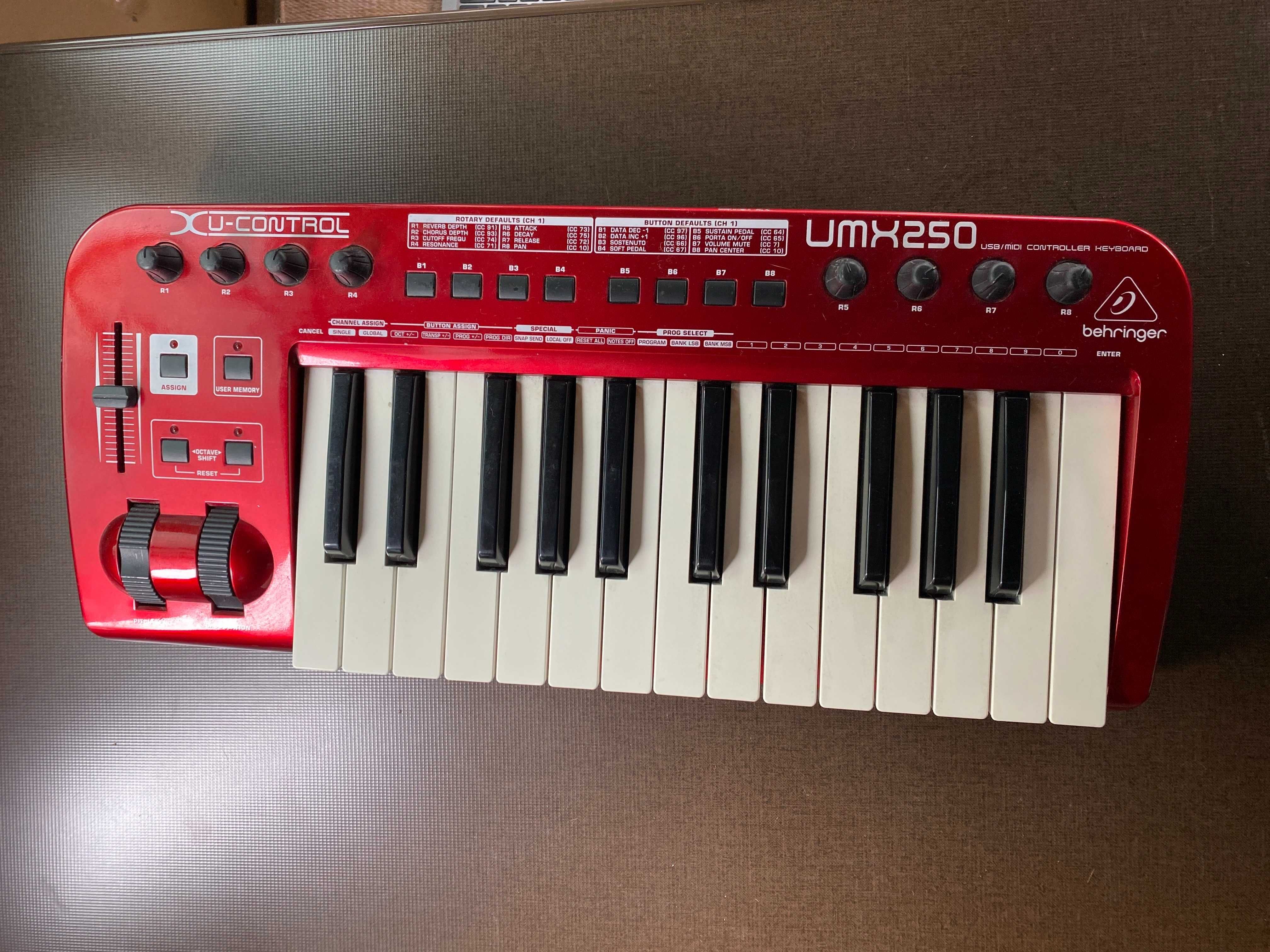Midi-клавиатура Behringer UMX 250