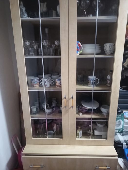 Vitrina pentru sufragerie