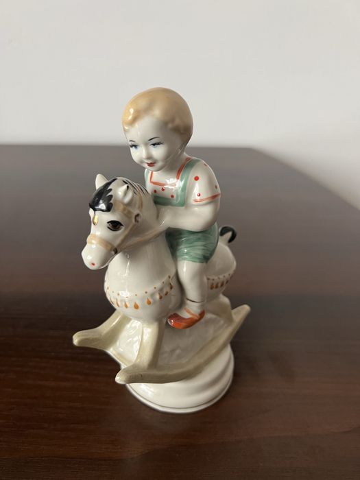 Статуэтка “Мальчик на лошадке”